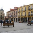 El pendón se procesiona cada tres años entre la plaza Mayor y la catedral