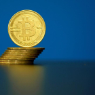 Foto de una ilustración de un bitcoin tomada en La Maison du Bitcoin in Paris.
