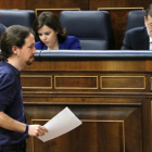 Pablo Iglesias, Mariano Rajoy, Albert Rivera y Pedro Sánchez (abajo), en tres momentos del pleno del Congreso de ayer.