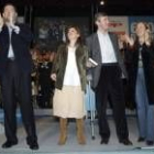 Rajoy, acompañado de varios dirigentes del Partido Popular, durante el mitin de ayer en Madrid