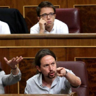 Irene Montero y Pablo Iglesias durante la sesión de control.