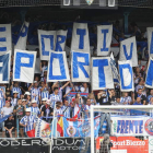 Jugadores y aficionados esperan vivir una noche mágica y celebrar la permanencia pasadas las 22.15 horas. L. DE LA MATA