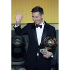 Messi, tras recibir el Balón de Oro 2015 durante la ceremonia de la Fifa celebrada en Zúrich.