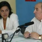 Los procuradores bercianos de las Cortes, Pedro Nieto y Raquel Pérez, ayer en la sede del PSOE