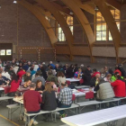 La degustación del cocido valdeonés se realizó en el pabellón de deportes. CAMPOS