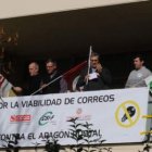 Parte de los delegados encerrados en Correos.