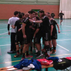 Los jugadores del Embutidos Ezequiel Cuatro Valles en su primer partido de liga . DL