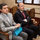 El expresidente del Govern balear Jaume Matas (i) y el exconseller de Interior y antiguo delegado del Gobierno José María Rodríguez (d), durante el juicio por el caso Over en la Audiencia de Palma de Mallorca.