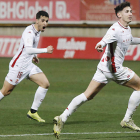 Aarón Piñán celebra uno de los dos goles que anotó al Deportivo de La Coruña en el Reino. MARCIANO PÉREZ