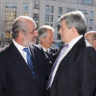 Santos Llamas, ayer con el presidente de Paradores, Miguel Martínez, en San Marcos.