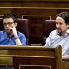 Errejón e Iglesias, durante el primer pleno ordinario del Congreso. FERNANDO VILLAR