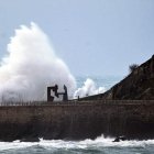 Nueve personas resultaron heridas ayer en el País Vasco por olas y caídas de objetos a causa del viento.