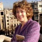La escritora palentina Enriqueta Antolín visita la Biblioteca Pública