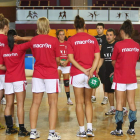 Las jugadoras del Cleba junto con su técnico.