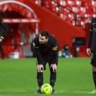 Griezmann, Messi y Jordi Alba, en el partido de Granada. PEPE TORRES