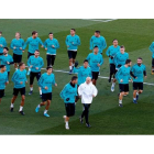 El Real Madrid de Zidane en el entrenamiento de ayer. GANDUL