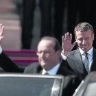 Macron despide a Hollande en el palacio del Elíseo.