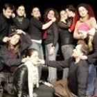 El reparto al completo de la obra en una representativa imagen de la obra escrita por Maxi Rodríguez