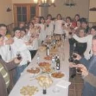 Participantes y responsables del curso de cocina. en el brindis