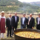 Tras la procesión los asistentes a la romería disfrutaron de una gran paellada