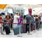 Colas en los mostradores de facturación del aeropuerto de Madrid-Barajas
