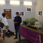 Presentación de la muestra, ayer, con la concejala de Cultura. DL