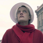 La actriz Elisabeth Moss, en la tercera temporada de la serie ’El cuento de la criada’.