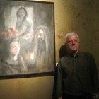 Luis Gómez Domingo posa en Oña con el cuadro ‘La visita de Cristo a casa de Marta y María’.