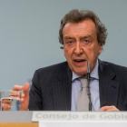 El vicepresidente, consejero de la Presidencia y portavoz, José Antonio de Santiago-Juárez, comparece en rueda de prensa posterior al Consejo de Gobierno.