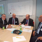 Foto facilitada de la reunión de ayer con Carlo Secchi en Bruselas. DL