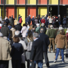 Las colas para la vacunación volvieron a producirse ayer a las puertas del Palacio de Exposiciones. FERNANDO OTERO