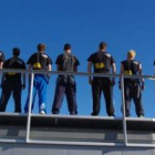 Los nueve integrantes del colectivo 3Run León, que practican el parkour y han realizado un vídeo sob