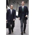 Vives junto a Urdangarín, el día que fue a declarar.