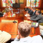 La junta directiva del CEL se reunió ayer con el alcalde y el concejal de Promoción Industrial, Ánge