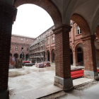 Obras del Museo Diocesano y de la Semana Santa en el claustro del Obispado de León.