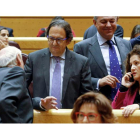 Los senadores del PP por León, Luis Aznar y Silvia Franco, ayer, en el Pleno del Senado.