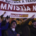 Imagen de la manifestación que tuvo lugar ayer frente a la sede de Ferraz. SERGIO PÉREZ