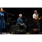 El Consorcio, acompañado de la Banda de Música Ciudad de Ponferrada, deleitaron con sus grandes éxitos al Auditorio de Ponferrada. L. DE LA MATA