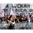 Los universitarios y los alumnos de institutos y FP fueron los primeros en sacar la protesta a la calle por la mañana. JESÚS
