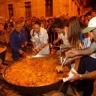 Los leoneses acuden a la celebración gastronómica de las sopas de ajo