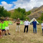 El presidente junto a los jóvenes. REDACCIÓN