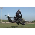 Una captura de pantalla del vídeo promocional de la policía de Dubai con hoverbike.