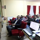 Luis Vázquez, con el alcalde de Camponaraya, Fernando López Rellán, en primera fila.