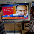 La televisión paquistaní informa de la liberación del político Ali Haider Gilani.