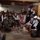 Los asistentes al filandón, ataviados como en otro tiempo. ARAUJO
