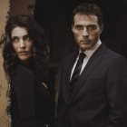 Caterina Murino y Rufus Sewell, que interpreta al detectivo Aurelio Zen.