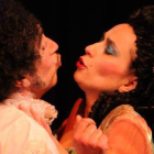 Dos componentes de Trejoviana Teatro, en pleno ‘Tartufo’.