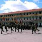 Momento de un desfile en el acuartelamiento de Santocildes