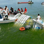 El naufragio de la embarcación en el río amazónico en Porto de Moz, Brasil.