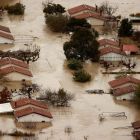 Inundaciones provocadas por el desbordamiento río Arga a su paso por Huarte, en Navarra. JESÚS DIGES